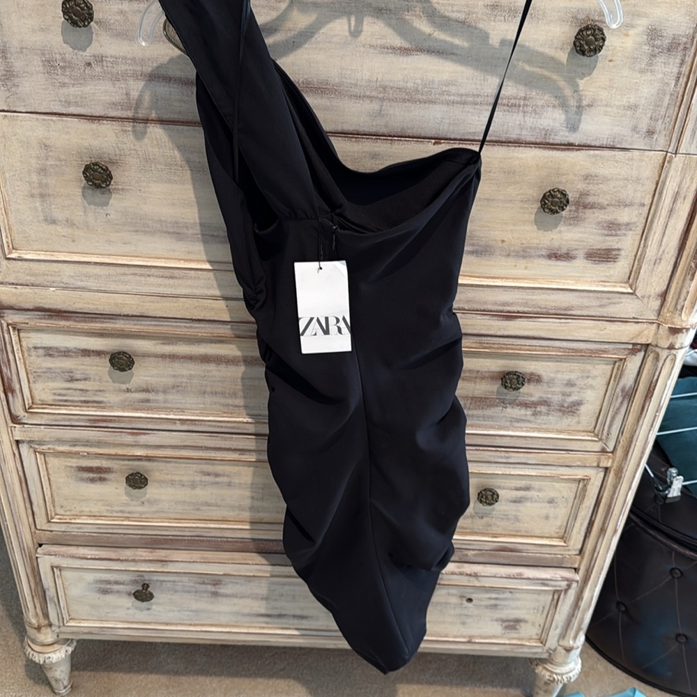 🐣Zara NWT size M Elegant Black One-Shoulder Dress - Picture 2 of 4